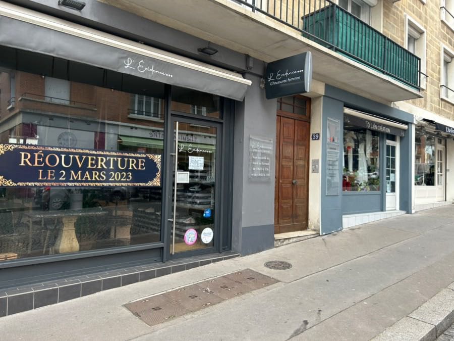 Habillage vitrine ouverture et plaque flexi